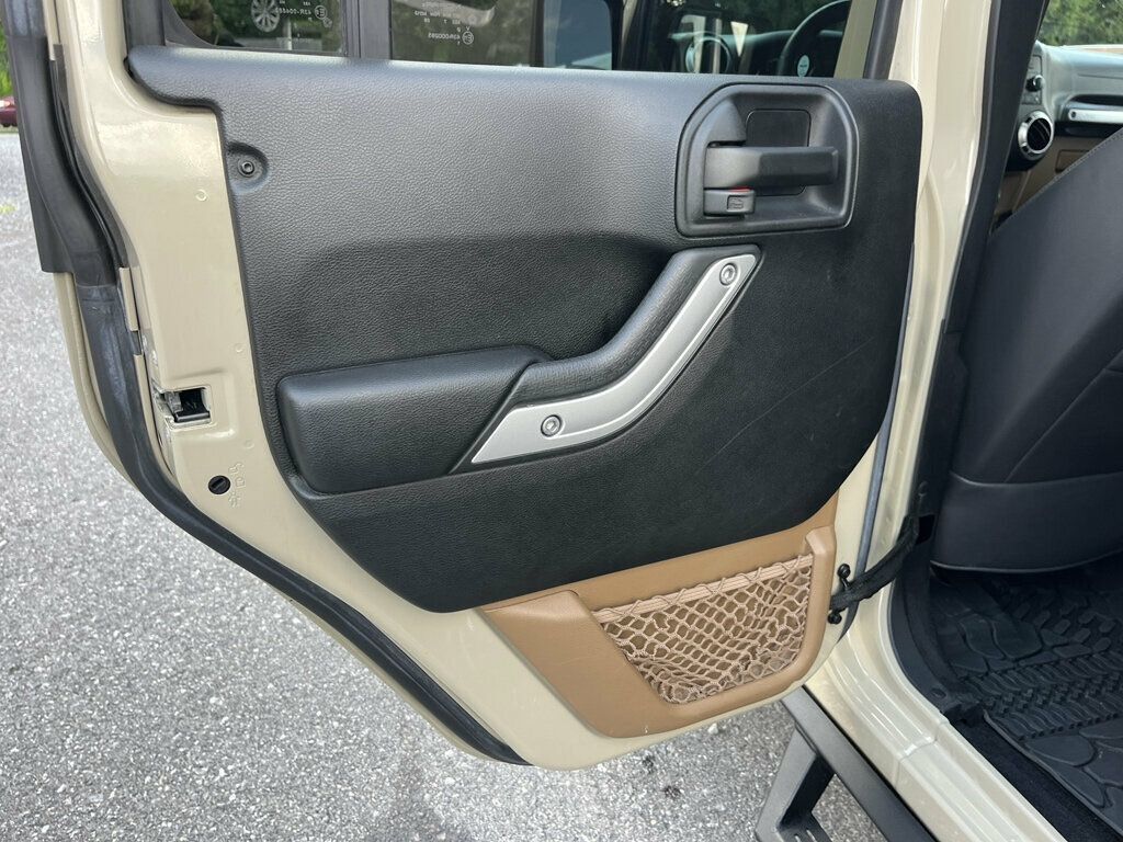 Used 2017 Jeep Wrangler Unlimited Rubicon AWD/4WD image 30