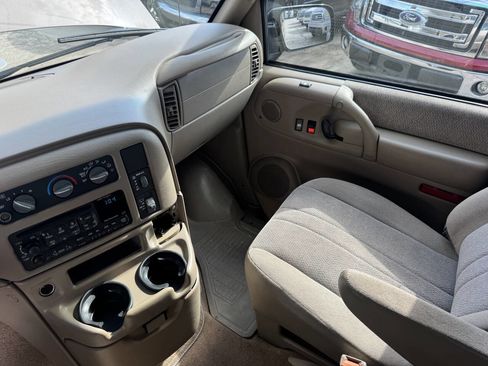 Used 2002 Chevrolet Astro image 10