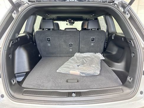 New 2025 Jeep Grand Cherokee Laredo image 13