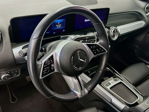 Used 2025 Mercedes-Benz GLB 250 4MATIC image 18