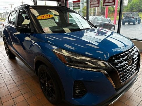 Used 2021 Nissan Kicks SR w/ SR Premium Package FWD image 1