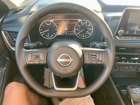 Used 2024 Nissan Rogue SV image 14