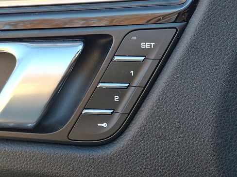 Used 2022 Porsche Macan image 26