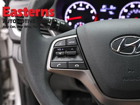 Used 2022 Hyundai Accent SEL FWD image 14