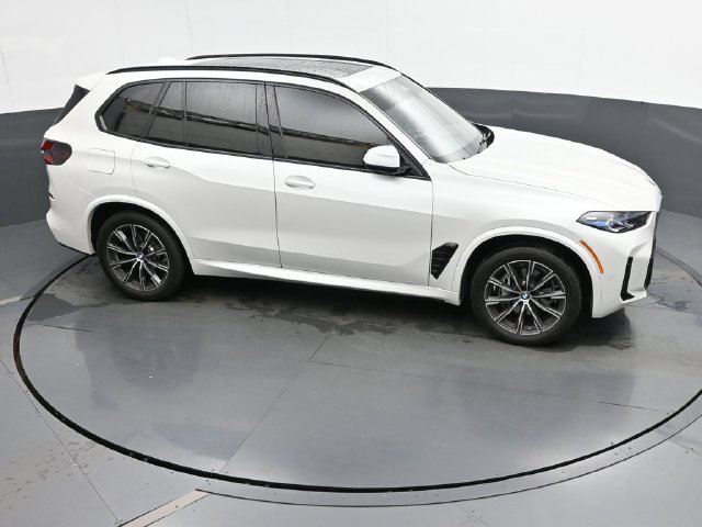 Used 2025 BMW X5 xDrive40i w/ M Sport Package AWD/4WD image 52
