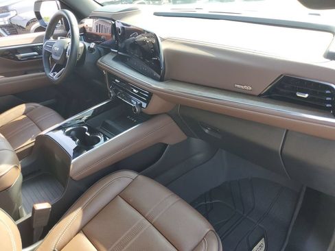 Certified 2025 Chevrolet Tahoe High Country AWD/4WD image 36