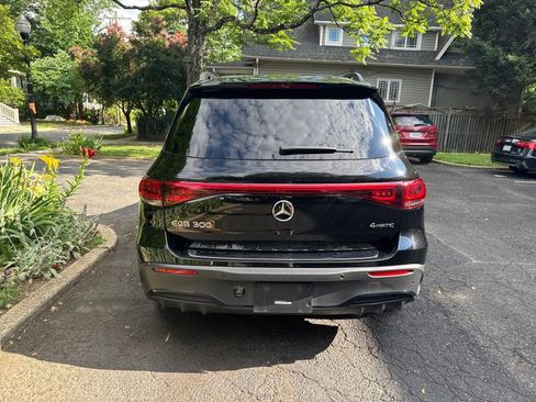 Used 2023 Mercedes-Benz EQB 300 4MATIC image 9