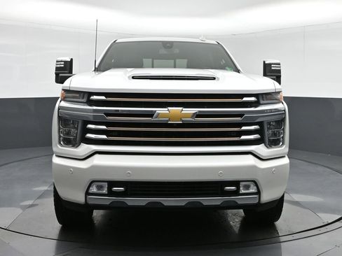 Used 2022 Chevrolet Silverado 2500 High Country w/ Safety Package II image 2
