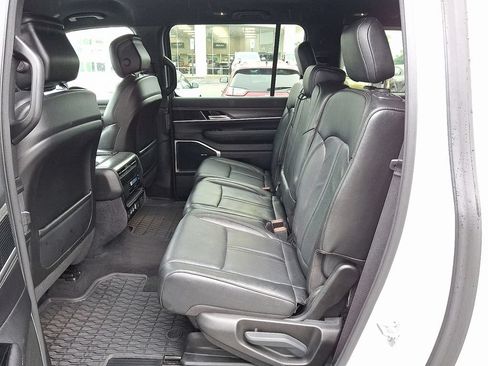 Certified 2023 Jeep Wagoneer L Series II AWD/4WD image 12