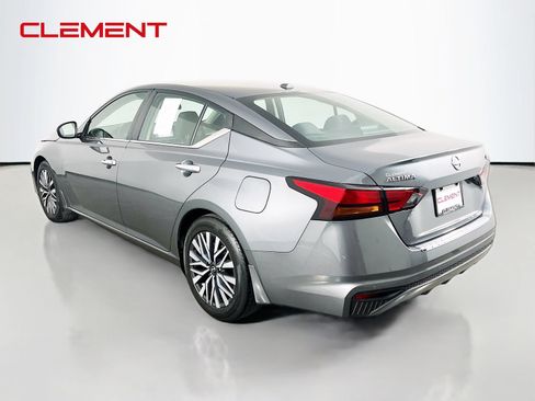 Used 2023 Nissan Altima 2.5 SV FWD image 9
