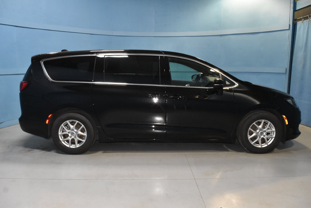 Used 2025 Chrysler Voyager LX FWD image 20