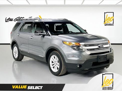 Used 2014 Ford Explorer XLT w/ Equipment Group 202A image 3