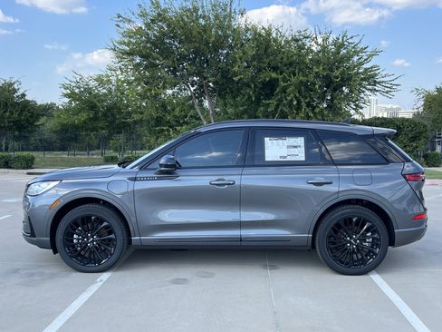 New 2025 Lincoln Corsair Grand Touring w/ Jet Appearance Package image 4