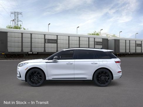 New 2026 Lincoln Corsair Reserve image 3