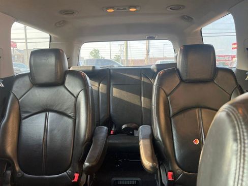 Used 2010 GMC Acadia SLT FWD image 12