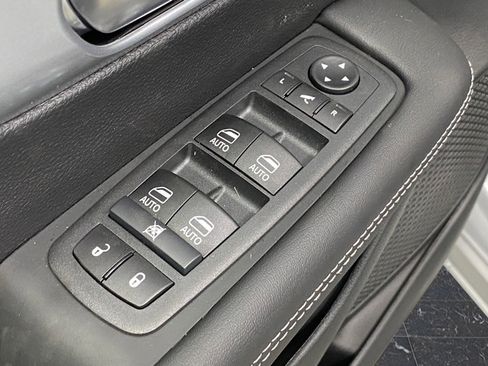 New 2026 Chrysler Pacifica Limited w/ S Appearance Package AWD/4WD image 31