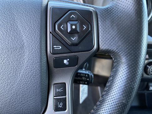 Used 2020 Toyota Tacoma SR5 AWD/4WD image 14