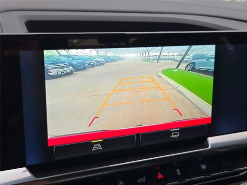 Used 2022 Chevrolet Silverado 1500 LT RWD image 18