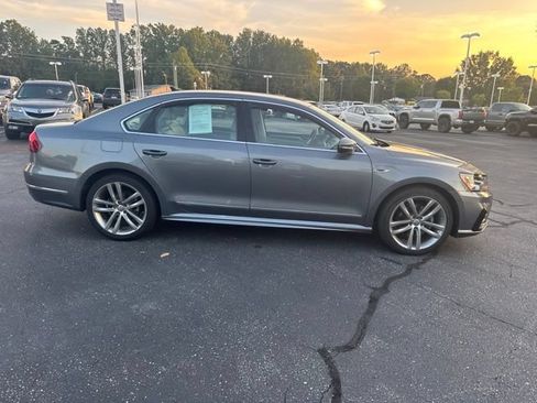 Used 2017 Volkswagen Passat 1.8T R-Line FWD image 2