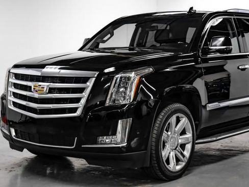 Used 2018 Cadillac Escalade Luxury RWD image 10