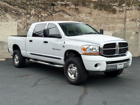 Used 2006 Dodge Ram 2500 Truck SLT w/ Light Group AWD/4WD image 2