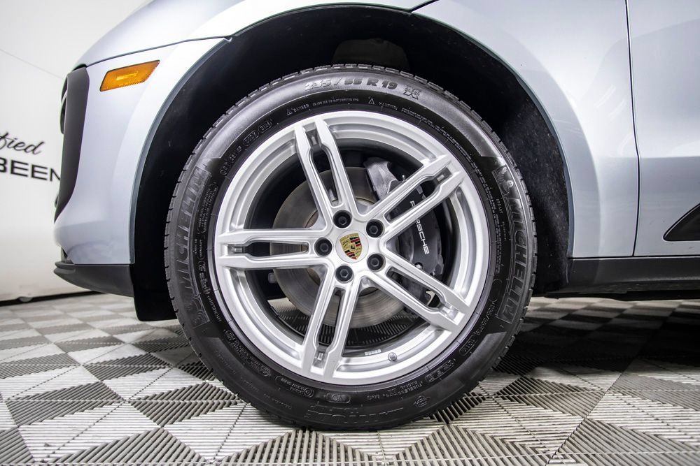 Used 2025 Porsche Macan Turbo AWD/4WD image 38