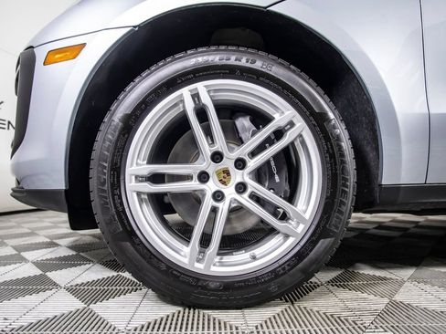 Used 2025 Porsche Macan Turbo AWD/4WD image 38