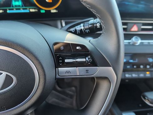 Used 2025 Hyundai Elantra Limited image 24