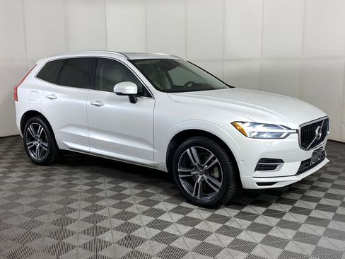Used 2019 Volvo XC60 T8 Momentum w/ Advanced Package image 6