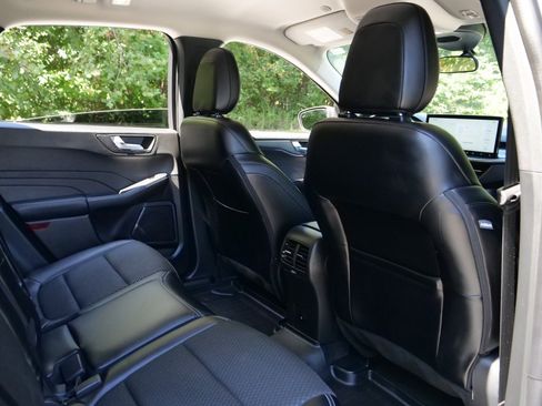 Used 2024 Ford Escape SE image 43