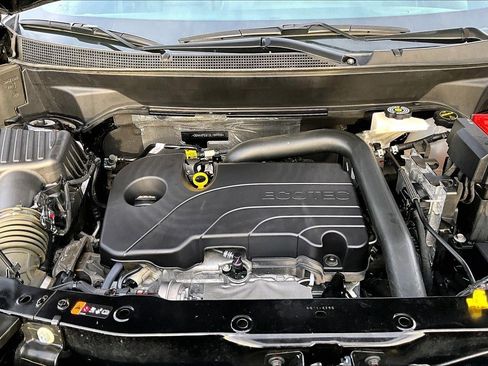 Used 2025 Chevrolet Equinox LT w/ Convenience Package II AWD/4WD image 9