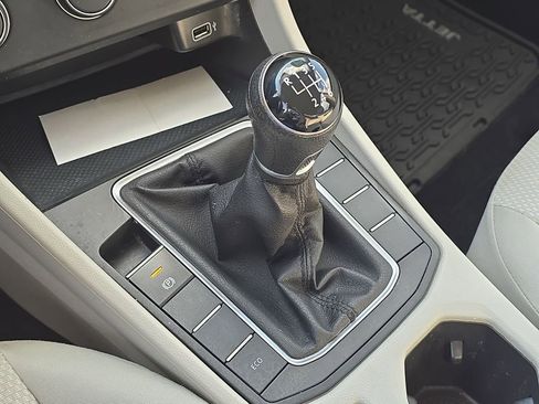 Used 2019 Volkswagen Jetta S image 19