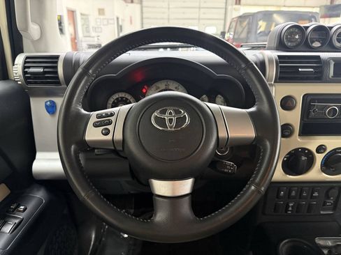 Used 2010 Toyota FJ Cruiser 4WD image 21