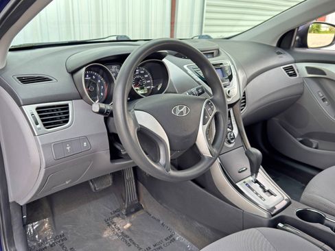 Used 2011 Hyundai Elantra GLS image 12