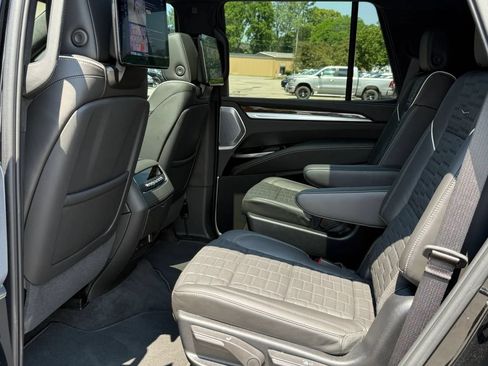 Used 2025 Cadillac Escalade Sport Platinum w/ LPO, ONYX Package AWD/4WD image 36