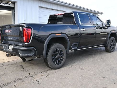 Used 2021 GMC Sierra 2500 Denali w/ Denali Black Diamond Edition image 8