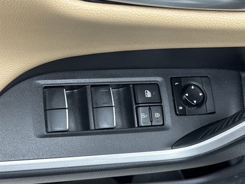 Used 2019 Toyota RAV4 Limited image 18