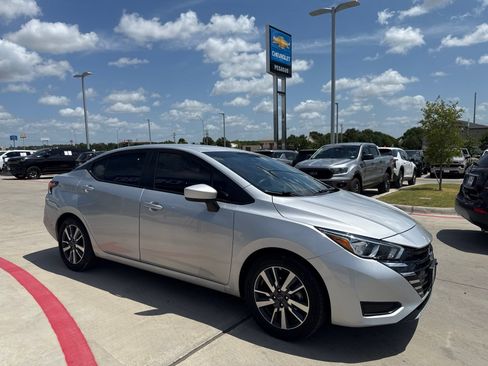 Used 2023 Nissan Versa SV FWD image 6