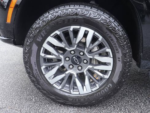 Used 2025 Chevrolet Tahoe Z71 w/ Comfort Package AWD/4WD image 42