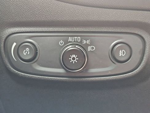 Used 2021 Chevrolet Equinox LT FWD image 27