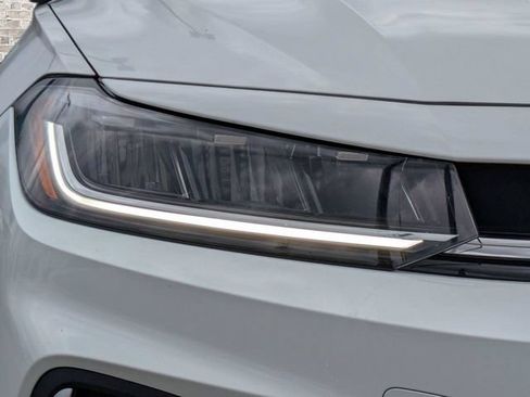Certified 2025 Volkswagen Jetta SE FWD image 10