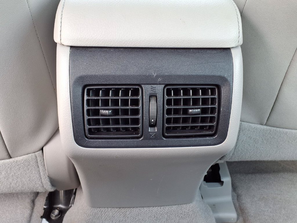 Used 2016 Toyota Camry XLE FWD image 17