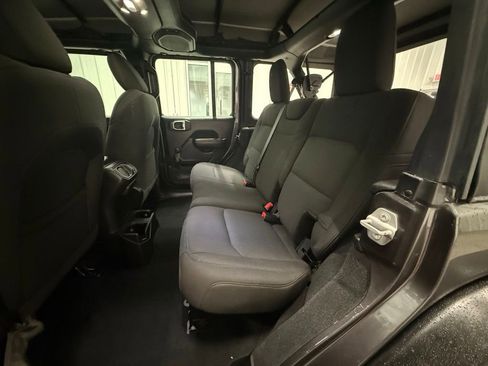 Used 2022 Jeep Wrangler Unlimited Sport image 17