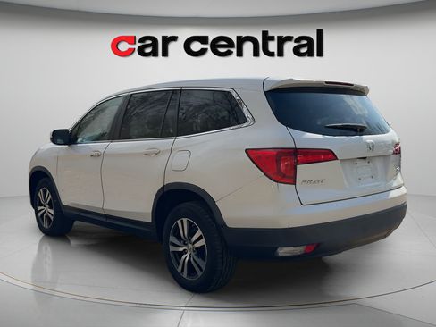 Used 2017 Honda Pilot EX image 3