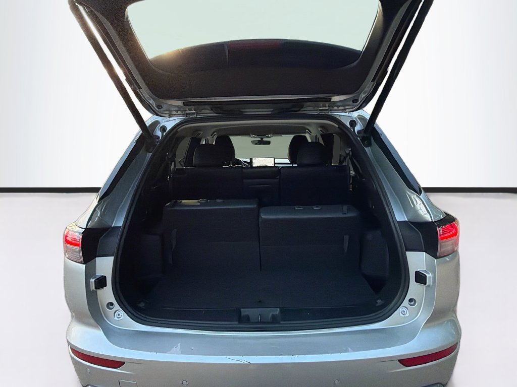 Used 2025 Mitsubishi Outlander SE AWD/4WD image 29