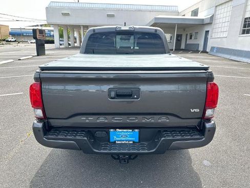 Used 2019 Toyota Tacoma TRD Sport w/ Technology Package AWD/4WD image 5
