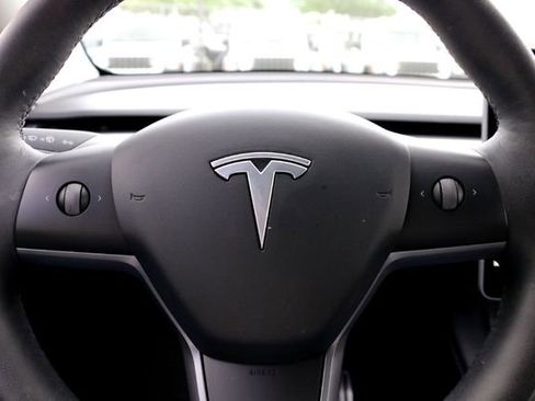 Used 2022 Tesla Model Y Performance image 12