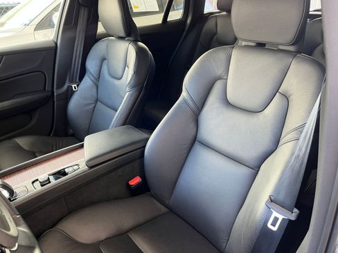 Used 2025 Volvo V60 B5 Cross Country Plus image 36