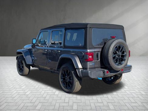 Used 2024 Jeep Wrangler Unlimited Sahara image 6