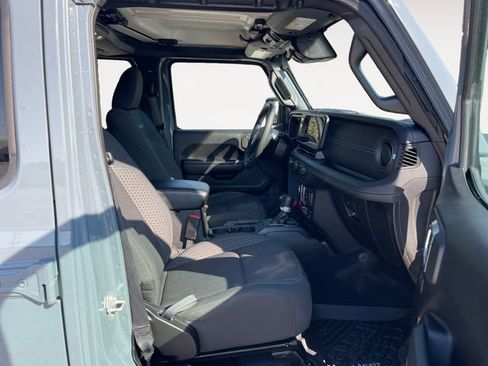 Used 2024 Jeep Wrangler Unlimited Rubicon 4xe AWD/4WD image 15